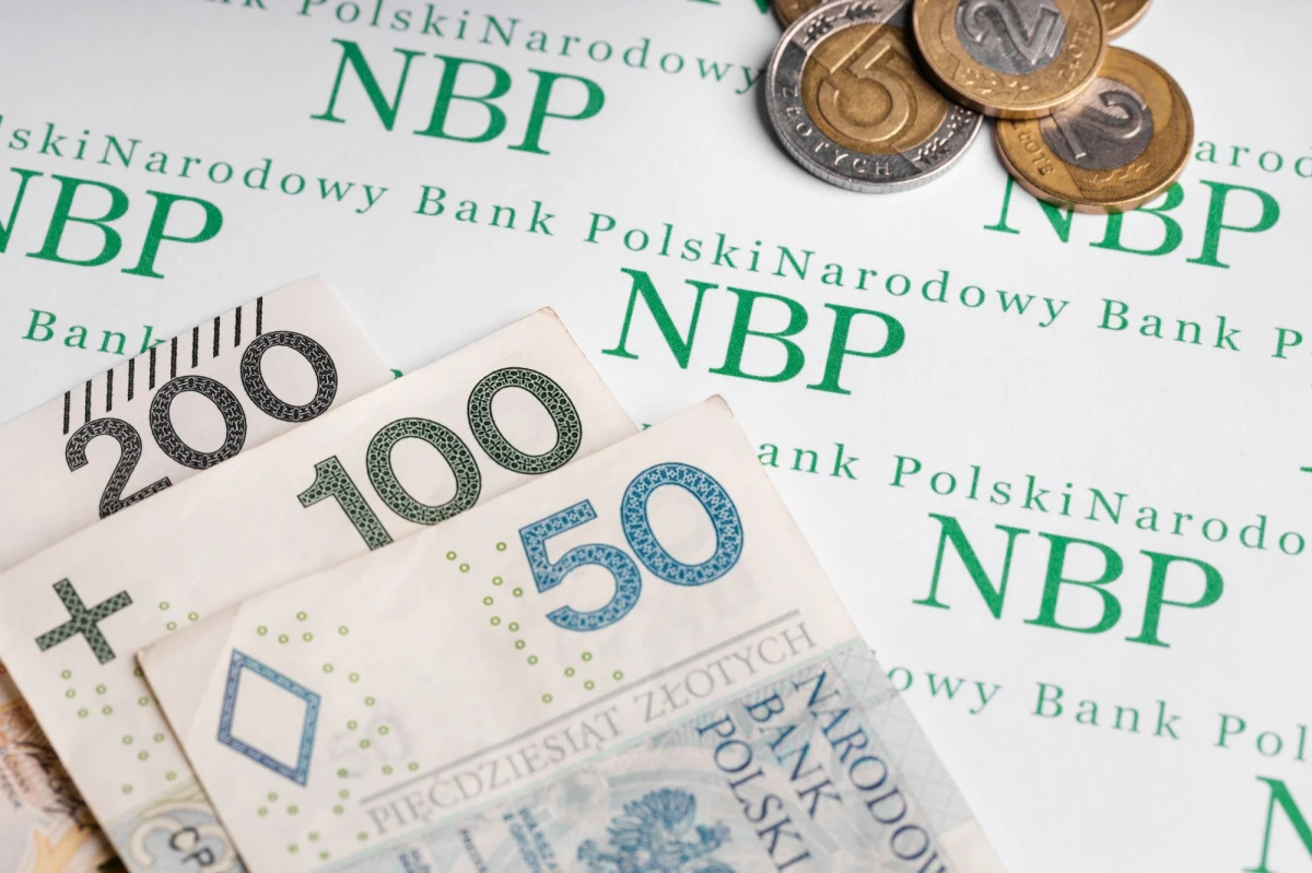 ​Zadłużenie zagraniczne Polski na koniec IV kw. 2023 wyniosło 386,35 mld euro - podał w piątek NBP. Na koniec III kw. 2023 r. zadłużenie kraju wynosiło nieco ponad 372 mld euro.