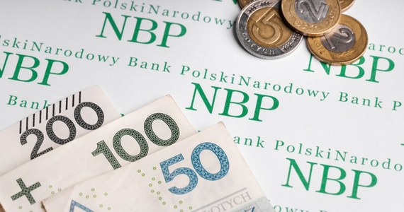 ​Zadłużenie zagraniczne Polski na koniec IV kw. 2023 wyniosło 386,35 mld euro - podał w piątek NBP. Na koniec III kw. 2023 r. zadłużenie kraju wynosiło nieco ponad 372 mld euro.