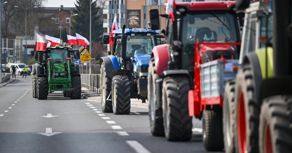 Rolnicy zapowiadają po świętach kolejne protesty. Tym razem nie będą jednak blokować dróg, a pojadą przed biura poselskie. Pomysł krytykuje wiceminister rolnictwa Michał Kołodziejczak. 