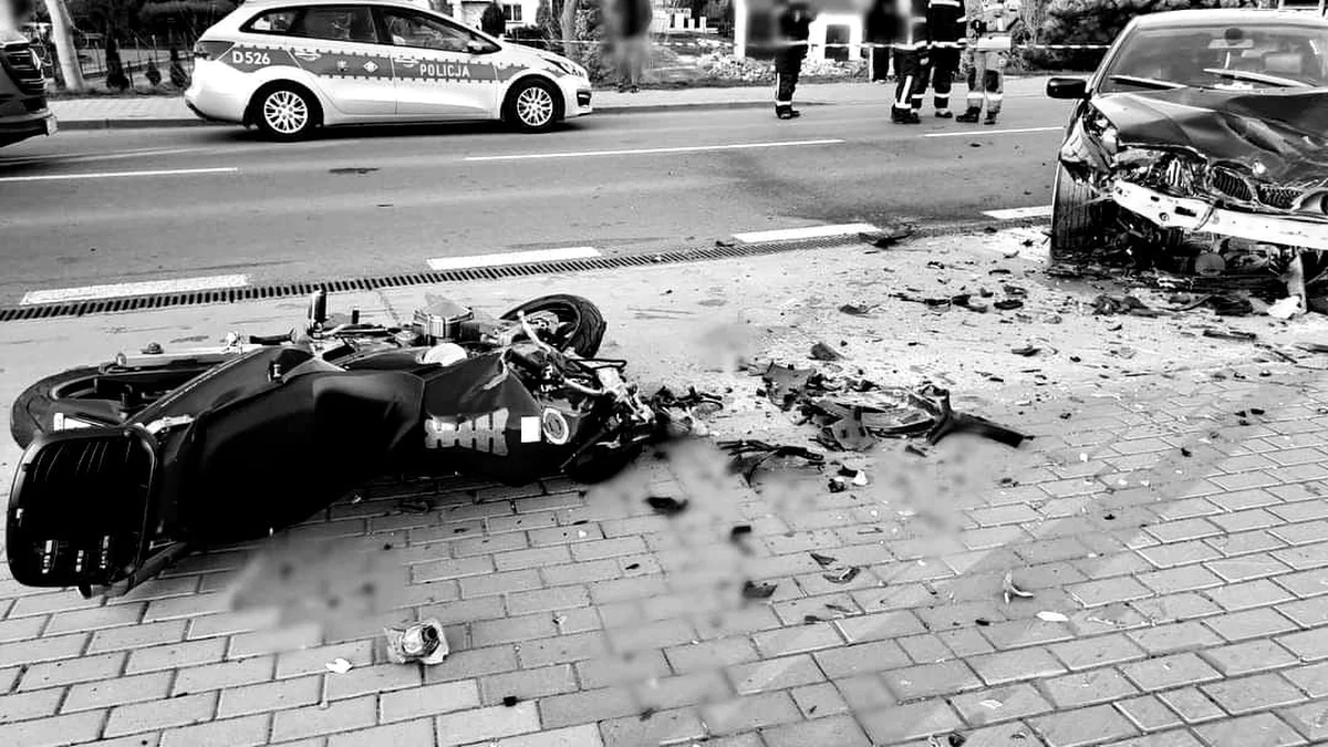 44-letni policjant kierujący motocyklem zginął w wypadku, do którego doszło w piątkowe popołudnie w miejscowości Stróża niedaleko Kraśnika (Lubelskie). Droga jest zablokowana – podała policja.