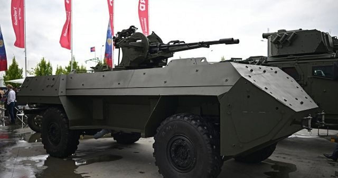 Siły rosyjskie zostały wyposażone w nową wielofunkcyjną platformę bezzałogową zaprojektowaną specjalnie do zastosowań wojskowych. Brzmi jak opis estońskiego systemu THeMIS? Zdecydowanie i nie jest to przypadek. 