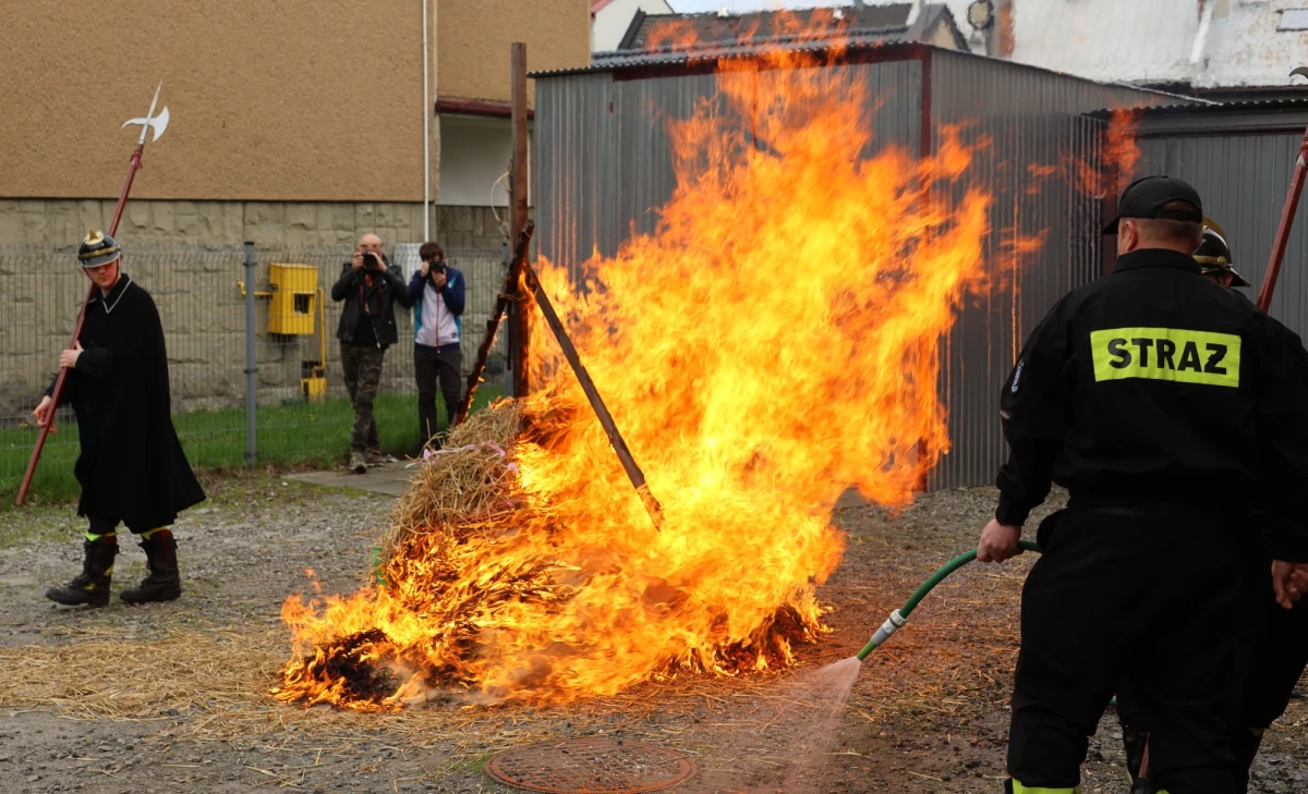 Najpierw wyprowadzono go na ulice miasta, a potem symbolicznie spalono - tak, zgodnie z tradycją, skończył się pochód Judosza w Skoczowie na Śląsku Cieszyńskim.