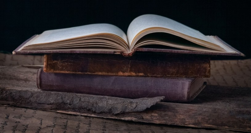 Uniwersytet Harvarda poinformował o swojej decyzji względem makabrycznej książki znajdującej się w jego zasobach bibliotecznych. A mowa o XIX-wiecznym tomie z oprawą wykonaną z ludzkiej skóry. 