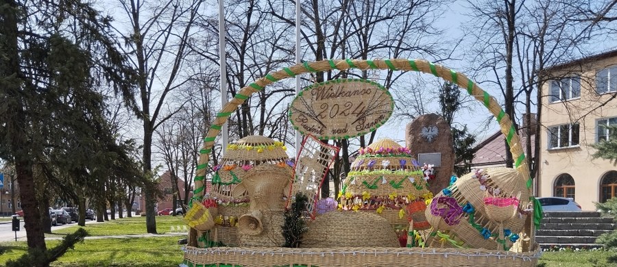 Wielki koszyk wielkanocny można oglądać przy Rynku w Rudniku nad Sanem. Miasto znane z wyrobów wikliniarskich co rok ustawia dekorację, która cieszy się dużą popularnością nie tylko wśród mieszkańców.
