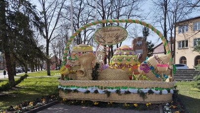 Wielkanocny koszyk-gigant. 15 lat tradycji w Rudniku nad Sanem