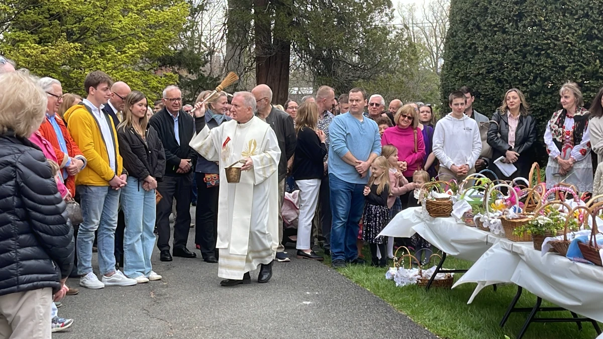 Od rana także w polskich parafiach za oceanem trwa święcenie pokarmów. Polacy przychodzą do kościołów całymi rodzinami. Rozmawiał z nimi amerykański korespondent RMF FM Paweł Żuchowski.