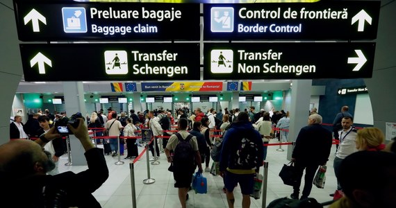 Po 13 latach oczekiwań Bułgaria i Rumunia weszły w niedzielę do strefy Schengen, choć nie w pełni. Na razie zniesione zostały tylko kontrole graniczne na lotniskach i w portach morskich. Na granicach lądowych kontrole nadal obowiązują.
