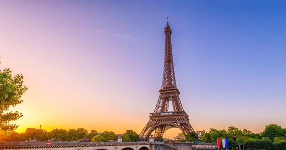 Dziś trudno wyobrazić sobie Paryż bez wieży Eiffla. Gdy jednak planowano jej postawienie, wzbudzała wiele negatywnych emocji. W 135. rocznicę ukończenia budowy przypominamy historię symbolu francuskiej stolicy. 