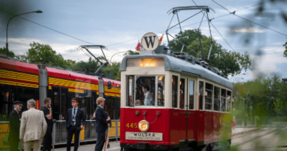 Tradycyjnie już w wielkanocny poniedziałek na tory w stolicy wyjadą zabytkowe tramwaje linii W - poinformowały Tramwaje Warszawskie. Okolicznościowa linia będzie kursowała w poniedziałek, 1 kwietnia w godz. 12-18. 