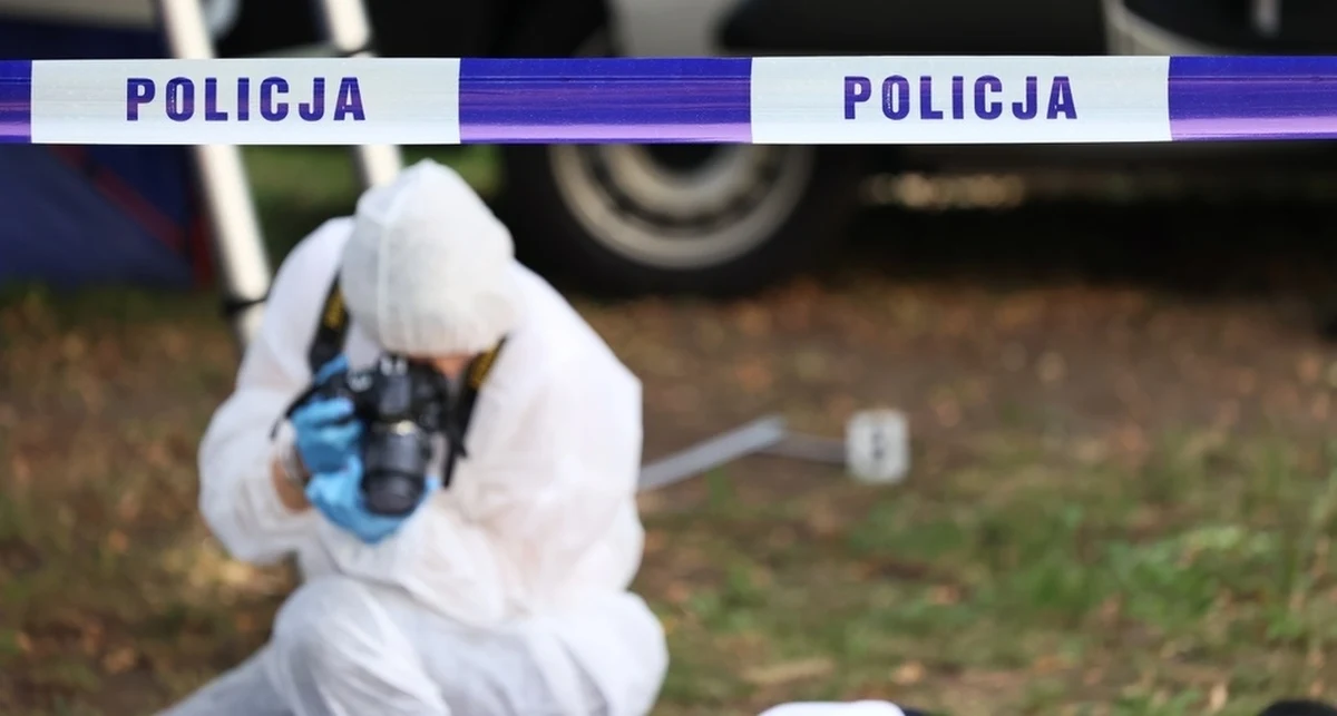 W jednym z domów w warszawskim Ursusie znaleziono ciała czterech osób - dwóch kobiet i dwóch mężczyzn. Prokuratura nie wyklucza tzw. rozszerzonego samobójstwa.
