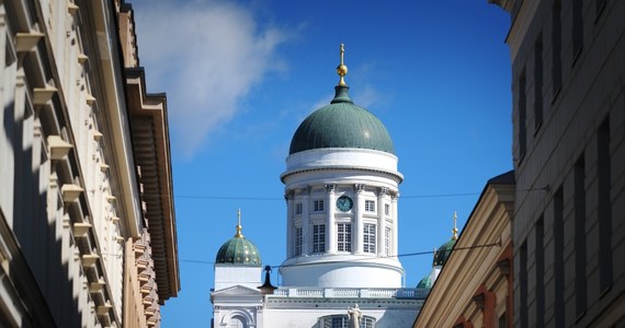 Siarka, palone opony lub śmieci. Nieprzyjemny zapach przypominający powyższe rzeczy poczuli w niedzielę mieszkańcy Helsinek i okolicznych miejscowości. Według mediów fetor mógł przywędrować znad rosyjskiego Petersburga.