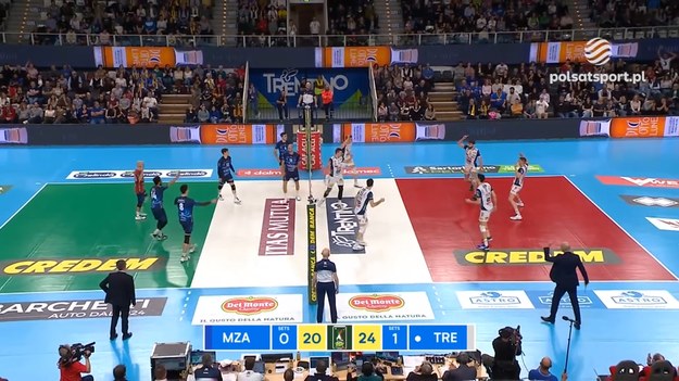 Skrót pierwszego meczu półfinałowego SuperLega Itas Trentino - Mint Vero Volley Monza 3:0 (27:25, 25:20, 25:22).

