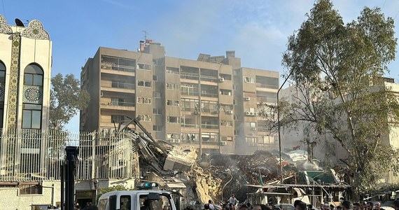 Do 11 wzrósł bilans ofiar śmiertelnych nalotu na konsulat Iranu w stolicy Syrii Damaszku - podało Syryjskie Obserwatorium Praw Człowieka. Syryjskie władze przypisują ten atak siłom zbrojnym Izraela, choć nikt oficjalnie do niego się nie przyznał. 