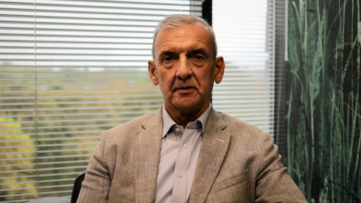 "Można było tę zmianę trochę spowolnić" - mówił w Rozmowie o 7:00 w Radiu RMF24 szef Związku Nauczycielstwa Polskiego Sławomir Broniarz, pytany o rezygnację z zadań domowych. Zgodnie z rozporządzeniem MEN od tego miesiąca w szkołach podstawowych prace domowe - z wyjątkiem ćwiczeń usprawniających motorykę małą w klasach I-III - będą nieobowiązkowe.