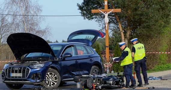 Od piątku do poniedziałku, w związku z wyjazdami świątecznymi, na drogach w całym kraju policjanci odnotowali 222 wypadki drogowe. Zginęło w nich 28 osób, a 240 zostało rannych - powiedział nadkom. Robert Opas z KGP.