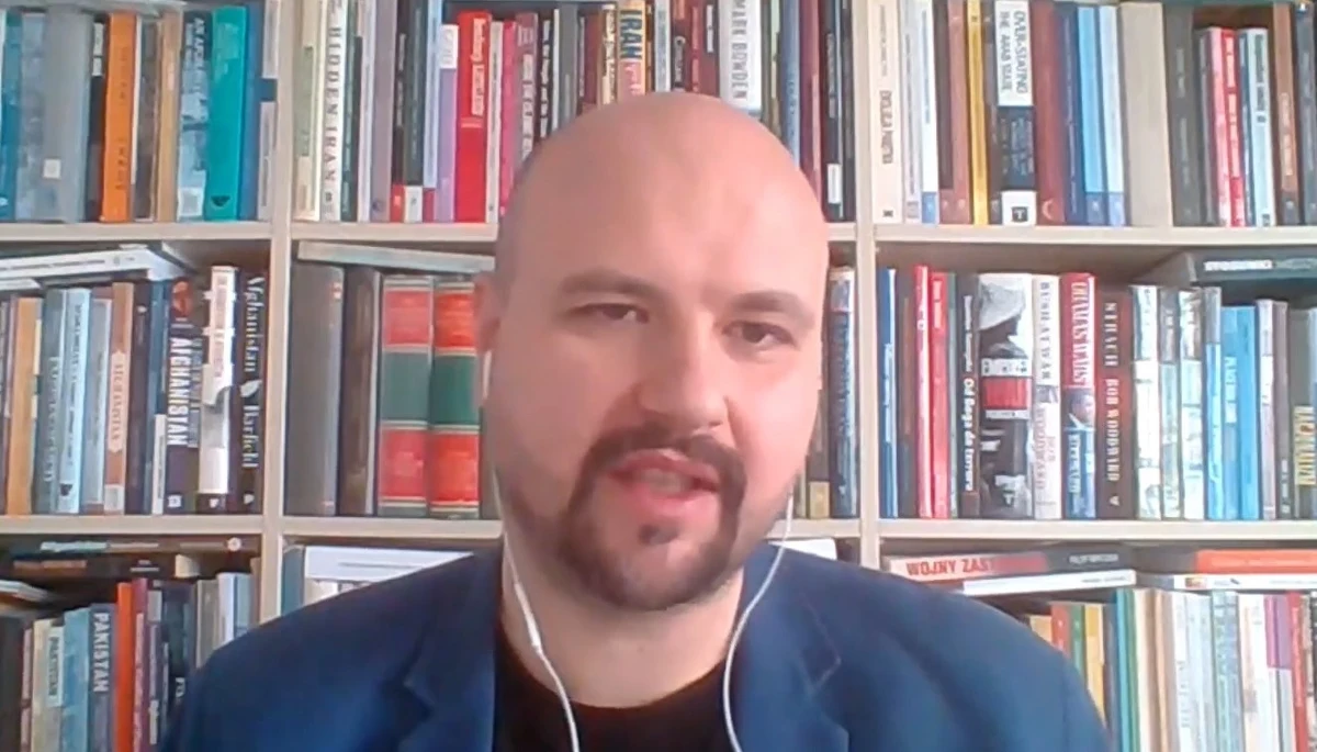 "Możemy mieć dwie sytuacje: albo to była pomyłka, albo pomyłka w ocenie sytuacji. Siły izraelskie mogły otrzymać informację, że konwój jest wykorzystywany przez Hamas do walki z Izraelem. Jakiekolwiek nie byłoby wytłumaczenie ze strony izraelskiej, na pewno ten atak pociągnie za sobą negatywne skutki przede wszystkim dla mieszkańców Strefy Gazy. Tuż po ataku organizacja zawiesiła swoją działalność" - mówił w Rozmowie w południe w Radiu RMF 24 Marcin Krzyżanowski, ekspert ds. Bliskiego Wschodu z Warsaw Institute.