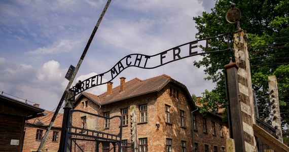 Muzeum Auschwitz przygotowuje się do remontu dachu jednego z poobozowych bloków na terenie tak zwanego obozu macierzystego. Instytucja ogłosiła przetarg, który ma wyłonić wykonawcę. Z opublikowanej dokumentacji wynika, iż będzie on miał 33 tygodnie na realizację zadania.