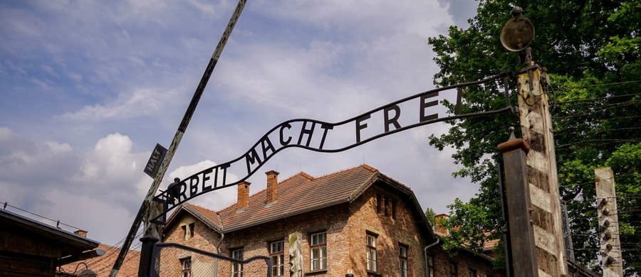Muzeum Auschwitz przygotowuje się do remontu dachu jednego z poobozowych bloków na terenie tak zwanego obozu macierzystego. Instytucja ogłosiła przetarg, który ma wyłonić wykonawcę. Z opublikowanej dokumentacji wynika, iż będzie on miał 33 tygodnie na realizację zadania.