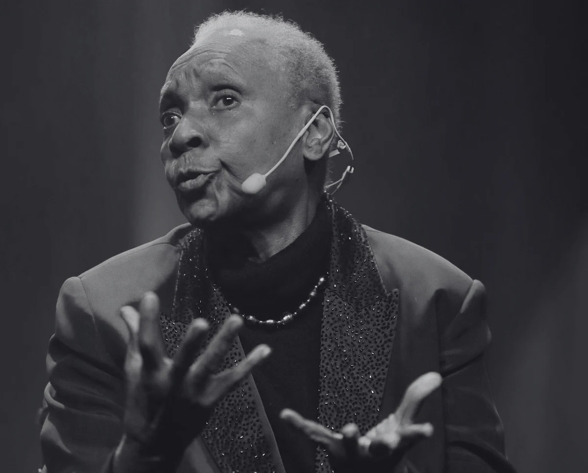 Maryse Conde, francuska pisarka urodzona w Gwadelupie, zmarła w wieku 90 lat - podała we wtorek agencja AFP. Conde była autorką powieści, dramatów i esejów poruszających tematy kolonializmu i niewolnictwa. W 2018 roku otrzymała międzynarodową nagrodę literacką zwaną Alternatywnym Noblem.