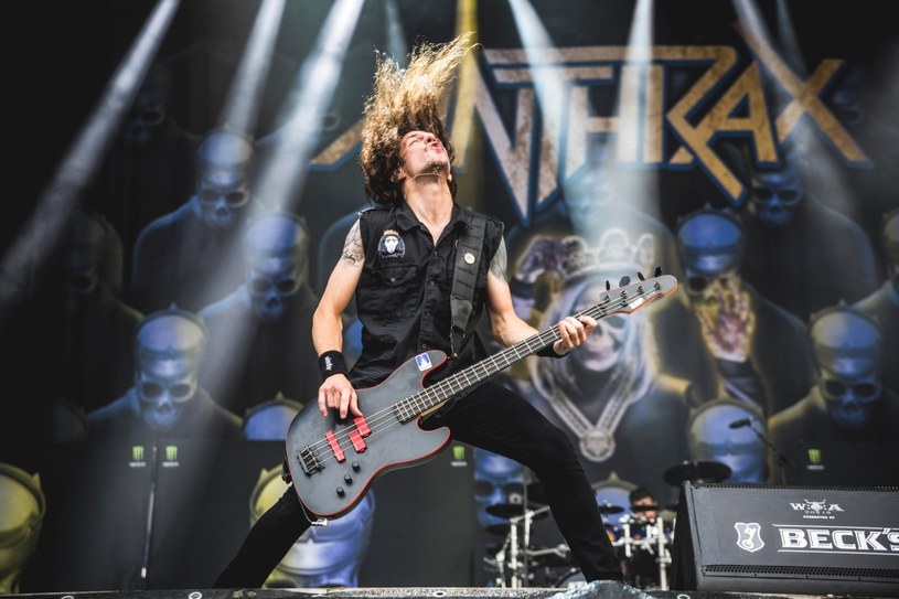 Basista Frank Bello nie weźmie udziału w najbliższych koncertach Anthrax. Jego miejsce zajął tymczasowo Dan Lilker, jeden z założycieli zespołu i prawdziwa legenda amerykańskiej sceny metalowej. 