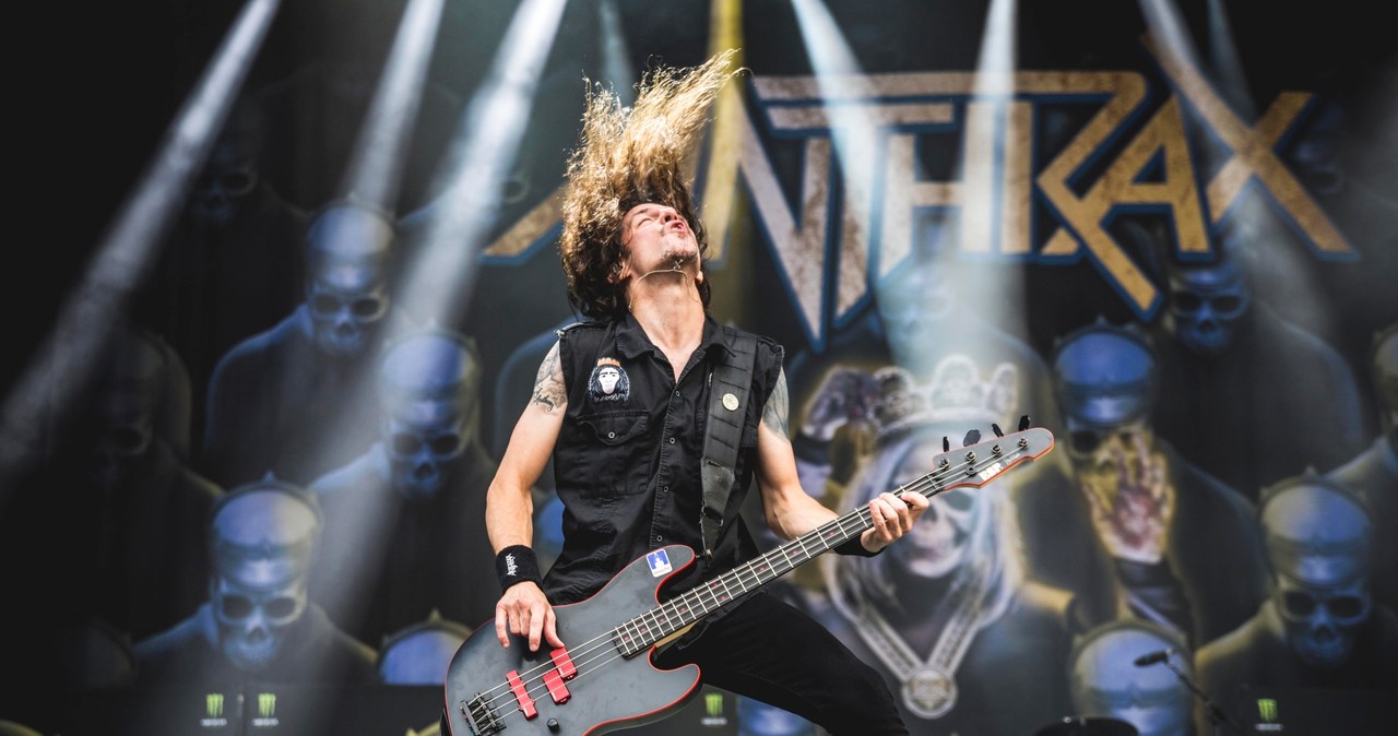Basista Frank Bello nie weźmie udziału w najbliższych koncertach Anthrax. Jego miejsce zajął tymczasowo Dan Lilker, jeden z założycieli zespołu i prawdziwa legenda amerykańskiej sceny metalowej. 