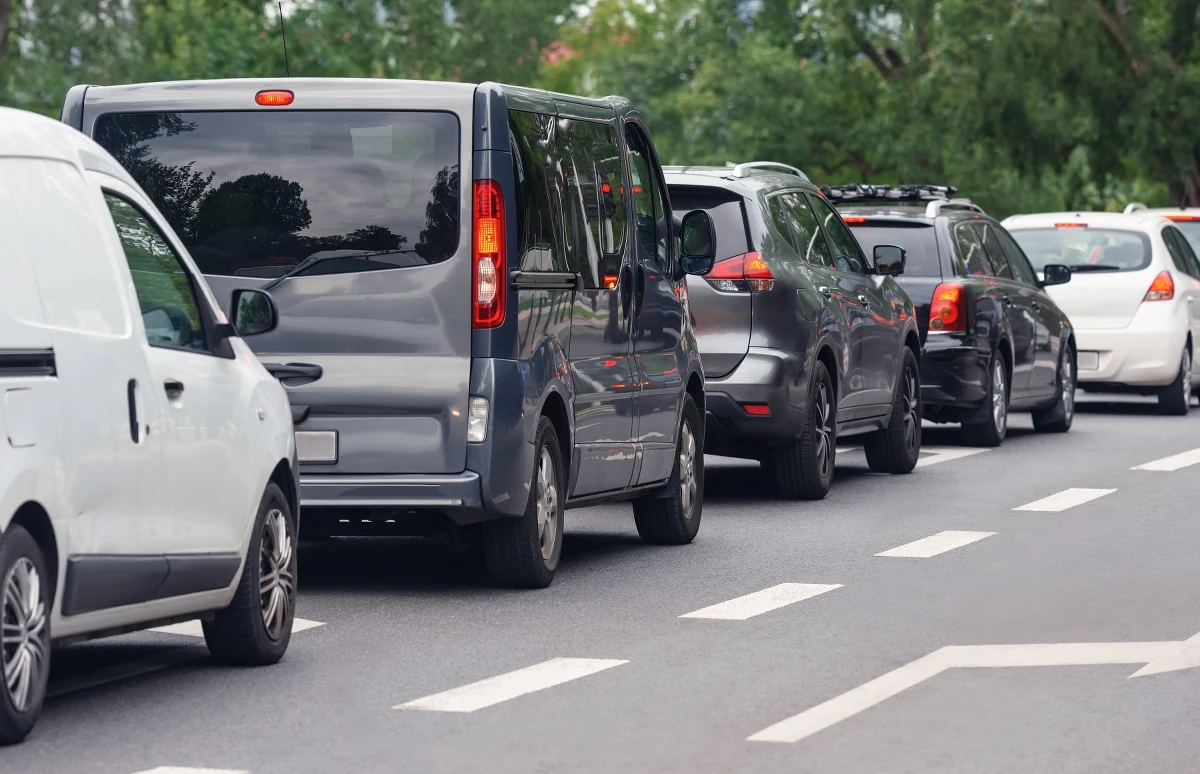 Osiem kilometrów ma korek przed granicą państwa w Zgorzelcu, na autostradzie A4. Powstał z powodu dużego natężenia ruchu i prowadzonych przez służby niemieckie kontroli granicznych - poinformowała GDDKiA.