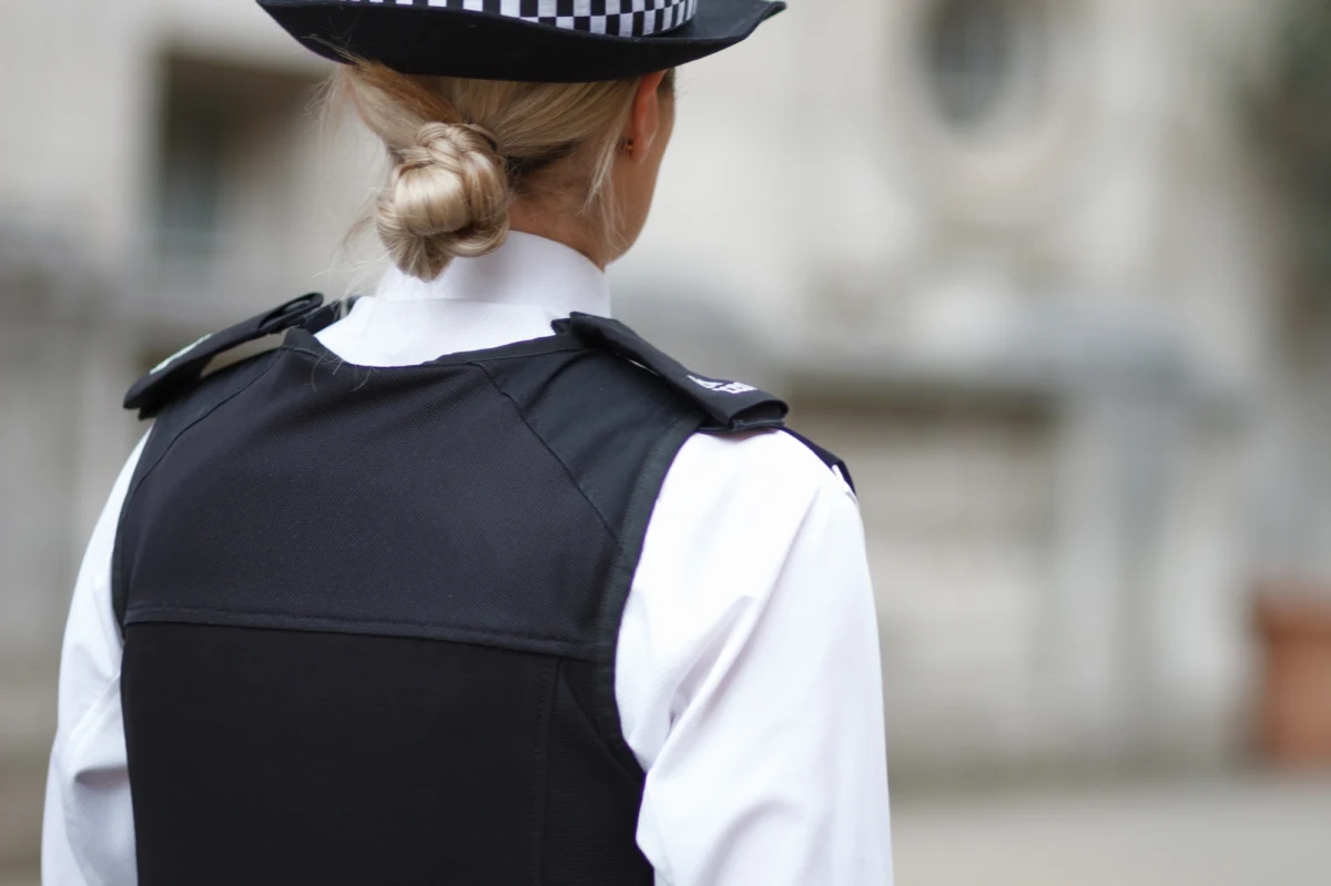 Brytyjskie służby aresztowały mężczyznę, który ukrywał się przed wymiarem sprawiedliwości przez prawie 30 lat. 80-letni dziś Richard Burrows jest podejrzewany o przestępstwa seksualne wobec dzieci. Nie stawił się na procesie w 1997 r. i ukrywał się w Tajlandii.