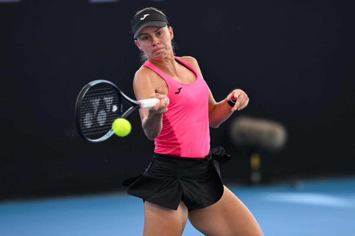 Magda Linette awansowała do trzeciej rundy turnieju WTA w Charleston. Polska tenisistka pokonała rozstawioną z numerem 13 Ukrainkę Dajanę Jastremską 0:6, 6:4, 6:3. Spotkanie trwało godzinę i 48 minut.