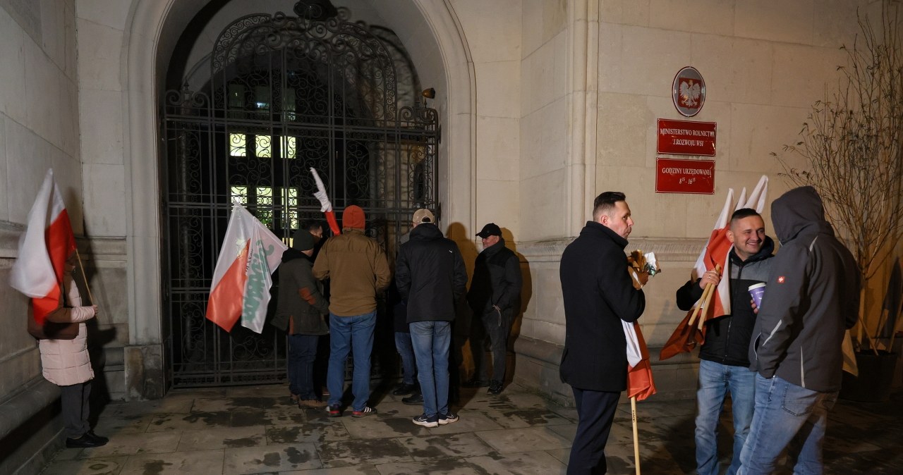 Rolnicy okupują ministerstwo. Żądają spotkania z premierem