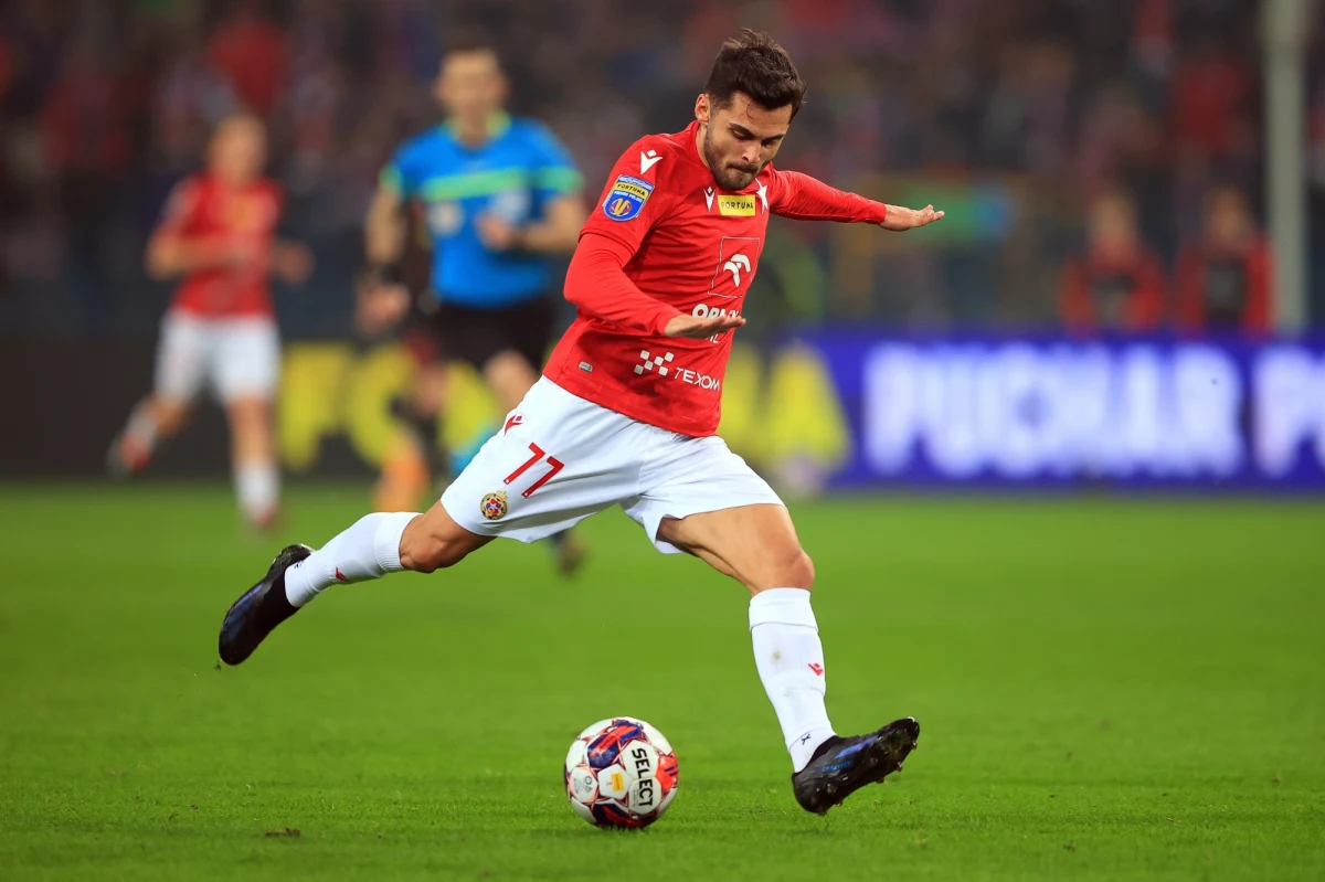 Kto awansuje do wielkiego finału piłkarskiego Pucharu Polski i 2 maja powalczy na PGE Narodowym? Dziś dwa spotkania, które wyłonią finalistów. O 17:30 w Krakowie pierwszoligowa Wisła powalczy z Piastem Gliwice. O 20:30 w Szczecinie Pogoń podejmie Jagiellonię Białystok, która jako jedyny tegoroczny półfinalista grała już w finale na PGE Narodowym.