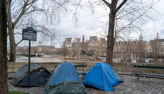 Paryż wywozi bezdomnych. W czasie Igrzysk ma wyglądać jak z "Emily w Paryżu"