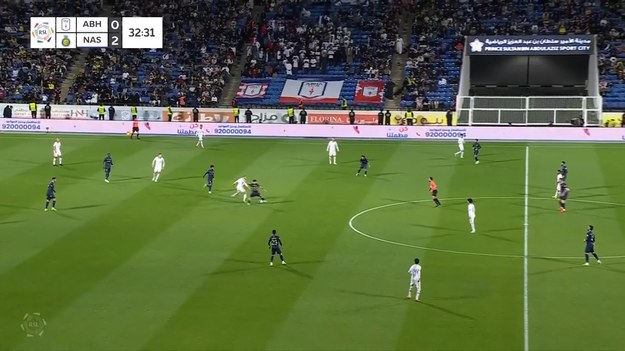 Cristiano Ronaldo zanotował swojego drugiego hat tricka w ciągu 72 godzin, gdy Al-Nassr rozgromił Abhę 8:0 w Saudi Pro League we wtorek.

Pięciokrotny zdobywca Złotej Piłki strzelił trzy gole i zanotował dwie asysty w pierwszej połowie dla dziewięciokrotnych mistrzów Arabii Saudyjskiej.

Hat trick był jego trzecim trafieniem w tym sezonie ligowym po sobotnim zwycięstwie 5:1 nad Al-Tai, a 39-latek jest liderem ligi z 29 golami na koncie.

Pomimo zwycięstwa, Al-Nassr nadal zajmuje drugie miejsce w tabeli, 12 punktów za wiceliderem Al-Hilal, a do końca rozgrywek pozostało osiem spotkań.

Źródło: 2024 Associated Press