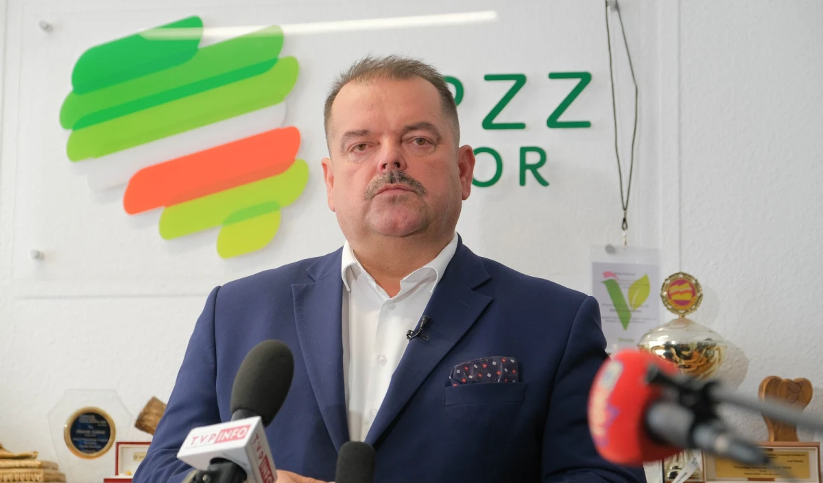 "Nie jestem w grupie, która podpisywała śmieszne porozumienia i nigdy nie chciałem w takiej grupie być. Panowie sobie nawarzyli piwa, niech je teraz piją" - mówił o rolnikach protestujących w ministerstwie Sławomir Izdebski, gość Rozmowy w południe w Radiu RMF24. W ten sposób odniósł się do kwestii - jego zdaniem - fatalnego pomysłu podpisania przez niektóre ugrupowania rolnicze porozumienia w Jasionce.