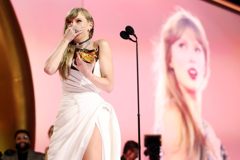 Amerykańska gwiazda muzyki pop Taylor Swift po raz pierwszy znalazła się we wtorek na liście miliarderów publikowanej przez magazyn "Forbes". Jest pierwszą osobą wśród piosenkarzy i piosenkarek, która zarobiła miliard dolarów wyłącznie dzięki piosenkom i występom – zaznaczono.