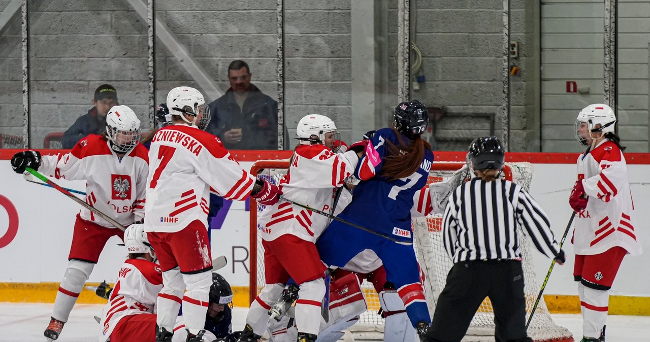 hokej, live, wyniki na żywo, Polska, Czechy, NHL, hockey, Cracovia Matka z córkami spuściły Polki. Kompromitacja Biało-Czerwonych