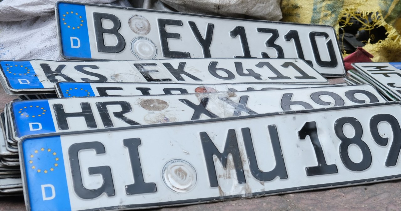 Specjalna tablica rejestracyjna z literą "W". Co oznacza?