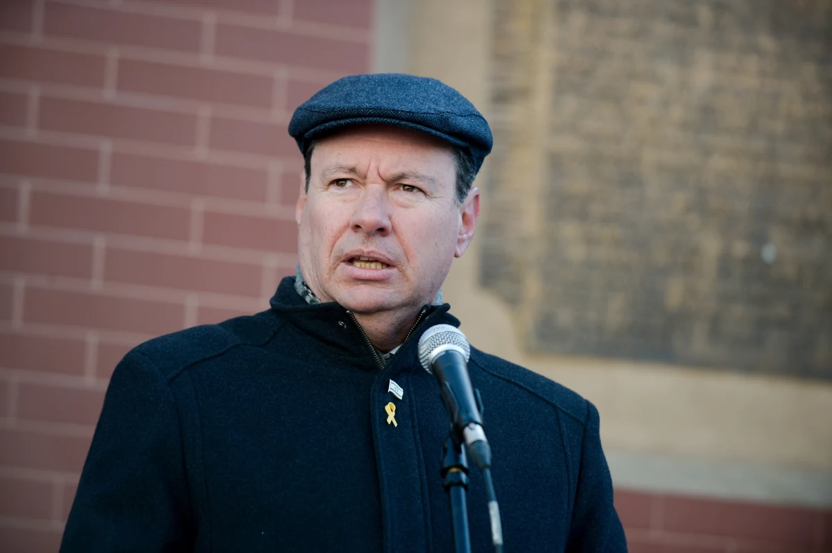 Ambasador Izraela Jakow Liwne został wezwany do MSZ na piątek na godz. 10 - poinformował wiceminister spraw zagranicznych Andrzej Szejna. Jak dodał, z ambasadorem spotka się osobiście.