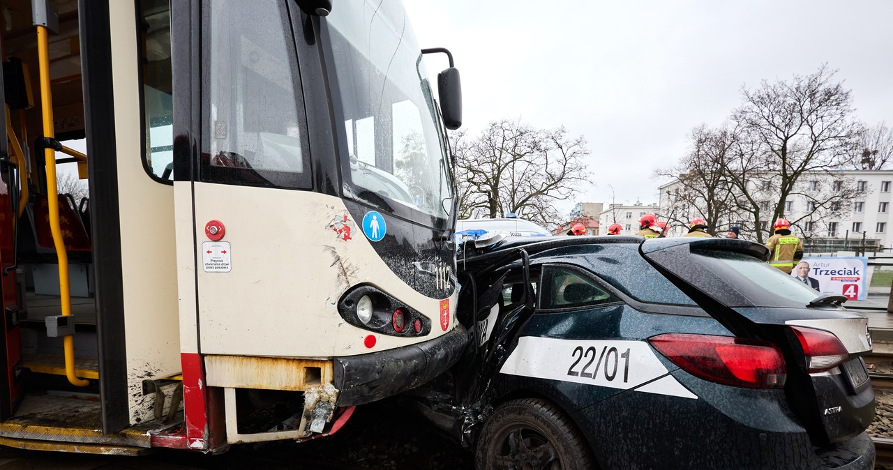  Zderznie radiowozu z tramwajem. Akcja służb