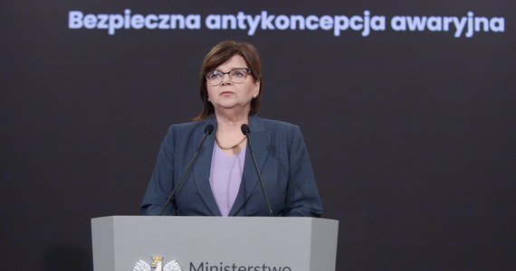 Od maja rodzic nie będzie musiał wyrazić zgody na to, by jego niepełnoletnia córka mogła kupić pigułkę "dzień po" - tak minister zdrowia Izabela Leszczyna odpowiada na wątpliwości dotyczące nowego rozporządzenia, które ma ułatwić dostęp do antykoncepcji awaryjnej. Szefowa resortu przedstawiła szczegóły tzw. planu B dla polskich kobiet, który - jak mówiła - "nie jest rozwiązaniem idealnym, ale jedynym możliwym i zgodnym z prawem, do czasu wyboru nowego prezydenta". Część środowiska medycznego już zgłasza wątpliwości w sprawie tego pomysłu.