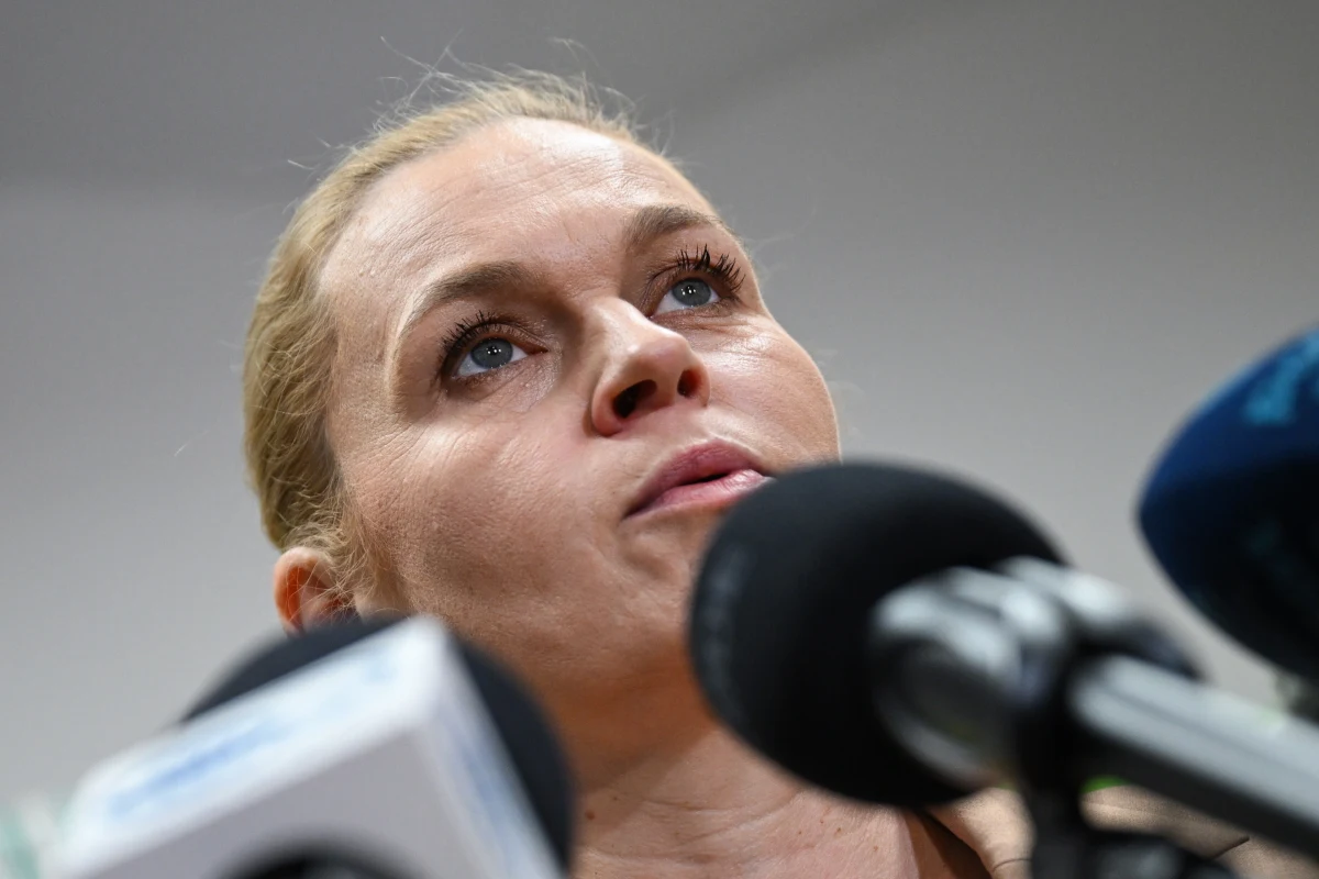 "Ministra edukacji Barbara Nowacka zobowiązała Małopolską Kurator Oświaty do gruntownego zbadania sprawy 14-letniego Alexa" - przekazało na platformie X (dawny Twitter) Ministerstwo Edukacji Narodowej. Chodzi o wstrząsającą historię 14-latka, dotyczącą molestowania seksualnego, o której opowiedział podczas środowego publicznego spotkania z premierem Donaldem Tuskiem w Krakowie. Szefowa resortu chce również analizy podobnych spraw zgłaszanych do kuratoriów "w ciągu ostatnich ośmiu lat".