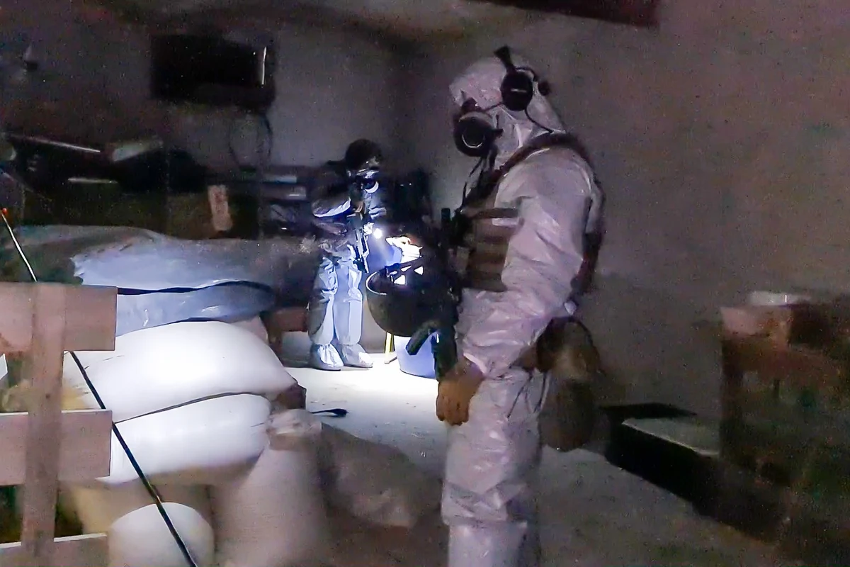 Co najmniej pół tony narkotyków wyprodukowała i wprowadziła na rynek grupa przestępcza rozbita przez policjantów z CBŚP oraz z komendy wojewódzkiej we Wrocławiu. Na wniosek dolnośląskiego wydziału Prokuratury Krajowej funkcjonariusze zatrzymali 8 osób. 