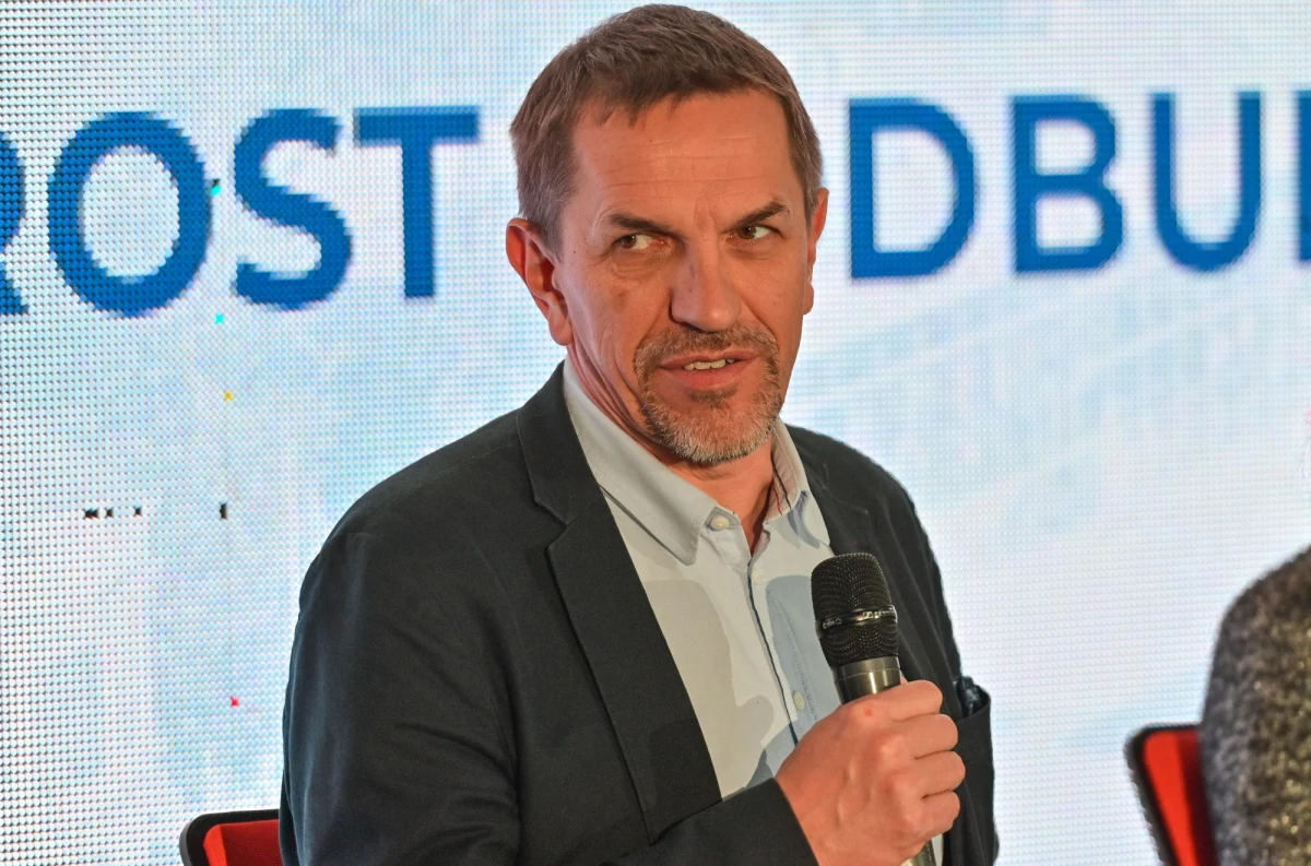 "W 2010 roku PiS po przegranych wyborach prezydenckich był w takim dołku, że oddał władzę nawet na Podkarpaciu, a pięć lat później miał prezydenta i większość sejmową. Wszyscy ci, którzy myślą, że w polityce da się kogoś wdeptać w ziemię, powinni odrobić lekcję ostatnich kilkunastu lat" - mówił w Rozmowie o 7:00 w Radiu RMF24 politolog prof. Jarosław Flis.