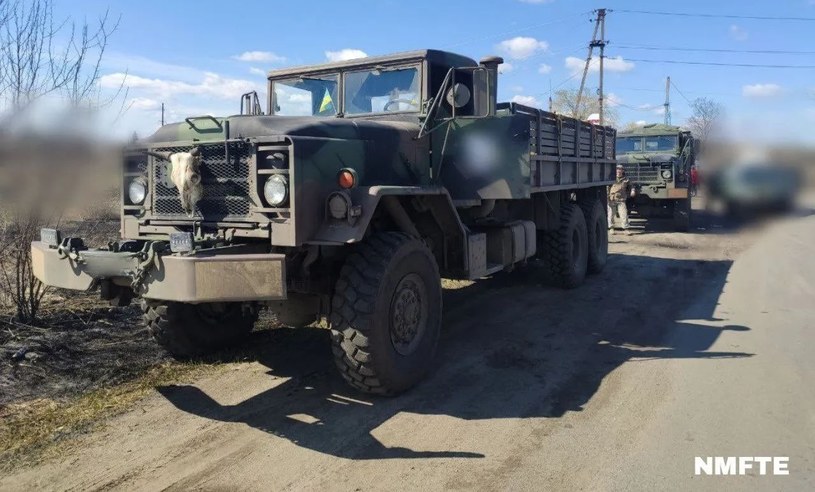 Kultowa amerykańska ciężarówka wojskowa M939, znana zarówno z rzeczywistych misji, np. operacji Pustynna Burza, jak i wielu hollywoodzkich produkcji, została zauważona w Ukrainie.