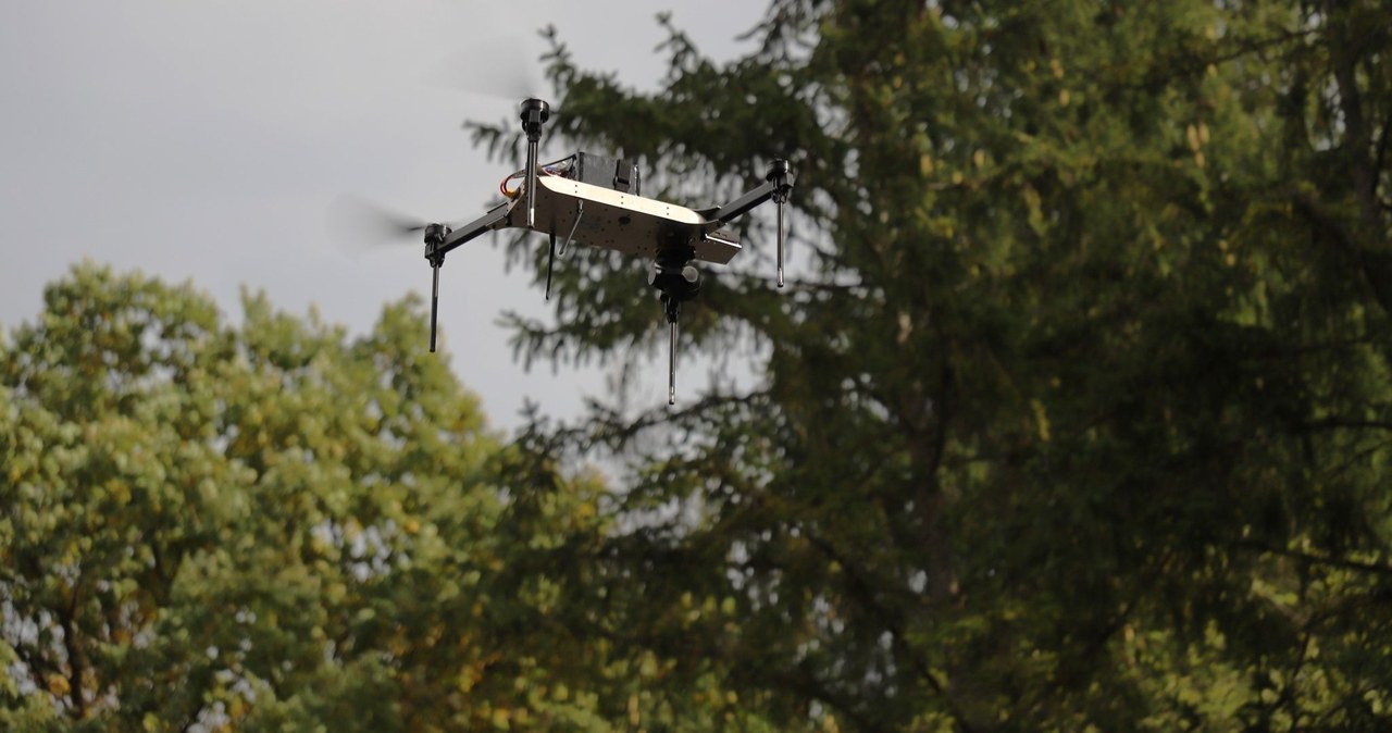 Jak poinformował szef Ministerstwa Transformacji Cyfrowej, Mychajło Fiodorow, ukraińscy inżynierowie opracowali nowy model drona zwiadowczego, który może działać nawet pod wpływem broni elektronicznej wroga.