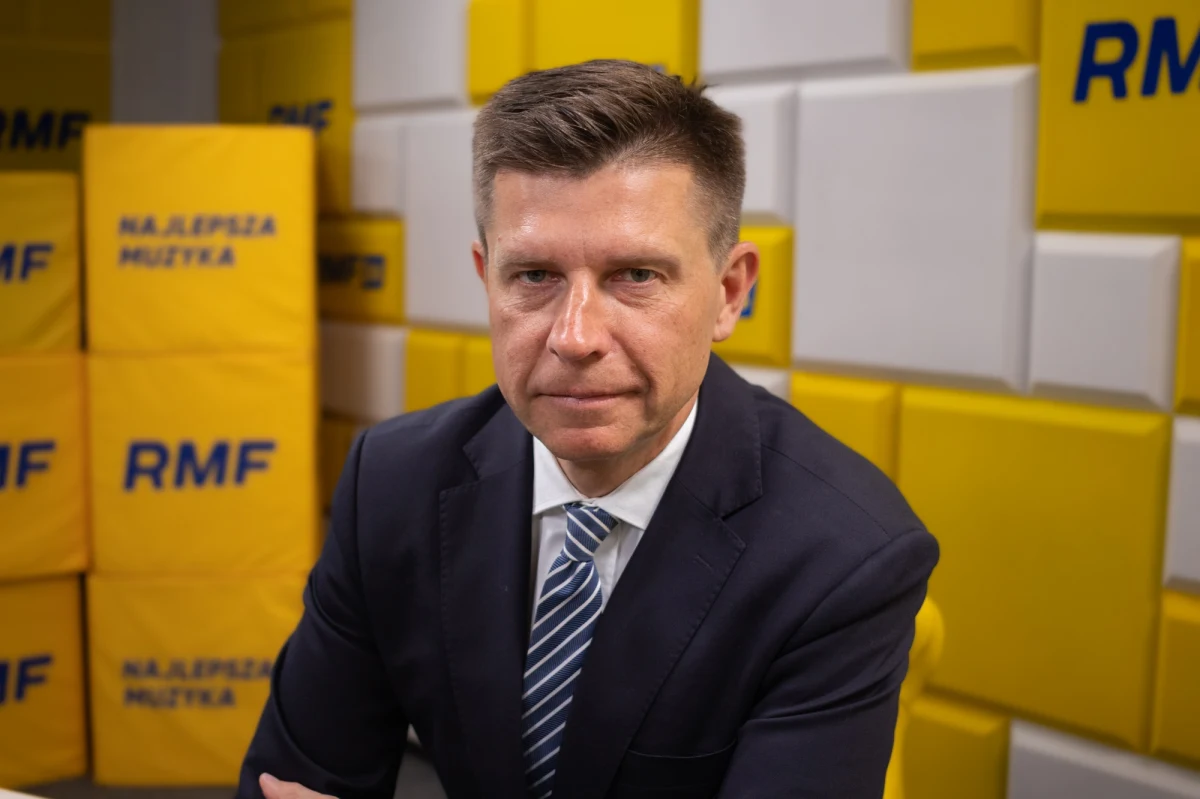 "Nie możemy w nieskończoność dopłacać do prądu. Te ceny zostały sztucznie zaniżone. Mamy znacznie niższe ceny na rynkach światowych i ceny muszą odzwierciedlać prawdziwe koszty" – mówił w Porannej rozmowie w RMF FM Ryszard Petru. W ten sposób poseł Polski 2050 odniósł się do odmrożenia od lipca cen prądu.