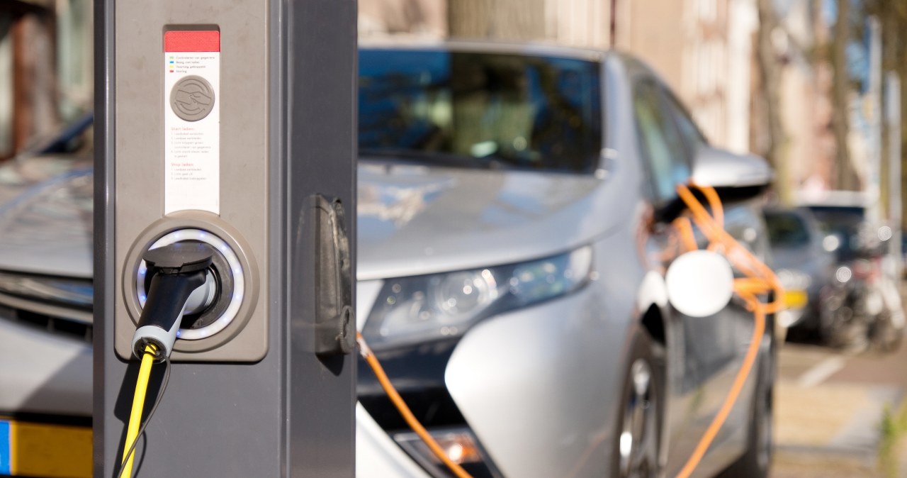 Nowe auta drożej o 40 proc. Eksperci: to przez elektryki