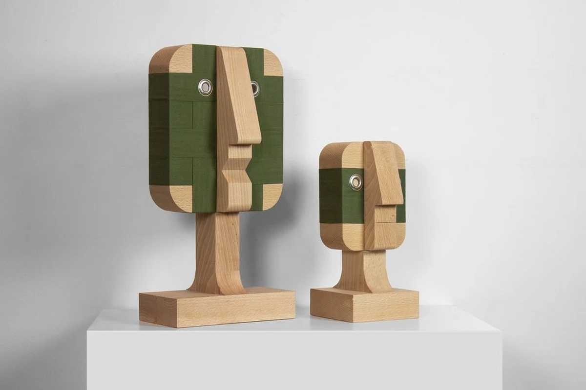 ​W sercu Krakowa, w przestrzeniach Cricoteki, rozpoczyna się niezwykłe świętowanie 108. rocznicy urodzin Tadeusza Kantora. Wystawa Bartosza Muchy "Homo furniture. Człowiek połknięty przez tapczan" otwiera "weekend urodzin" tego wybitnego artysty. To opowieść o skomplikowanej relacji człowieka z przedmiotami codziennego użytku, które w surrealistycznej rzeczywistości wystawy zyskują nowe, dominujące znaczenie.