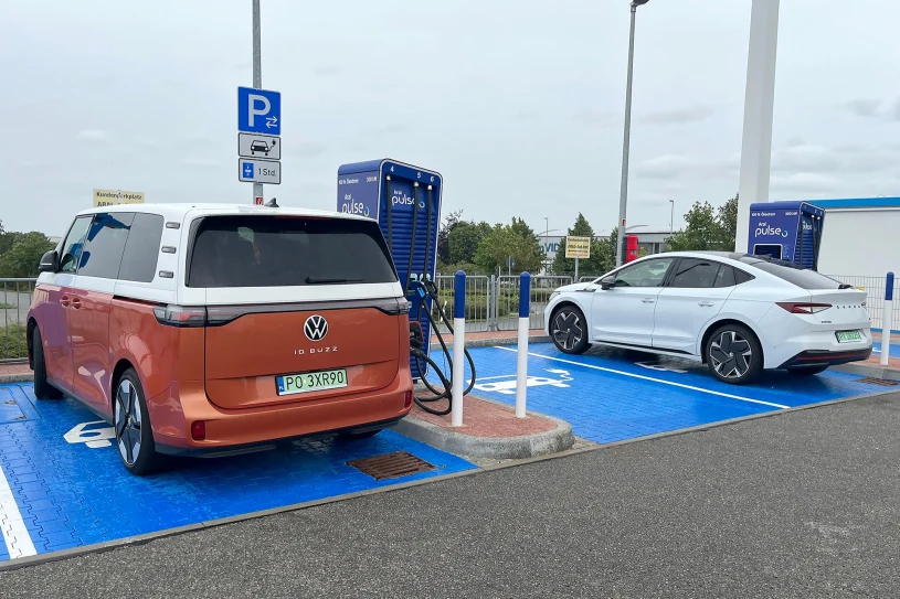 Po polskich drogach jeździ już ponad 150 tys. elektryków. Padł nowy rekord
