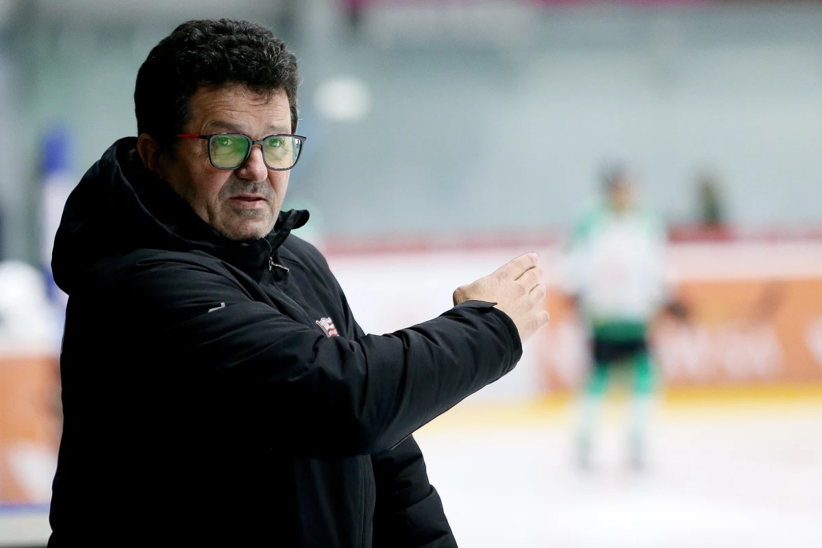 Rudolf Rohacek nie poprowadzi w przyszłym sezonie występujących w ekstralidze hokeistów Comarch Cracovii - poinformował krakowski klub. To koniec pewnej epoki, gdyż czeski trener pełnił swoją funkcję prawie 20 lat.