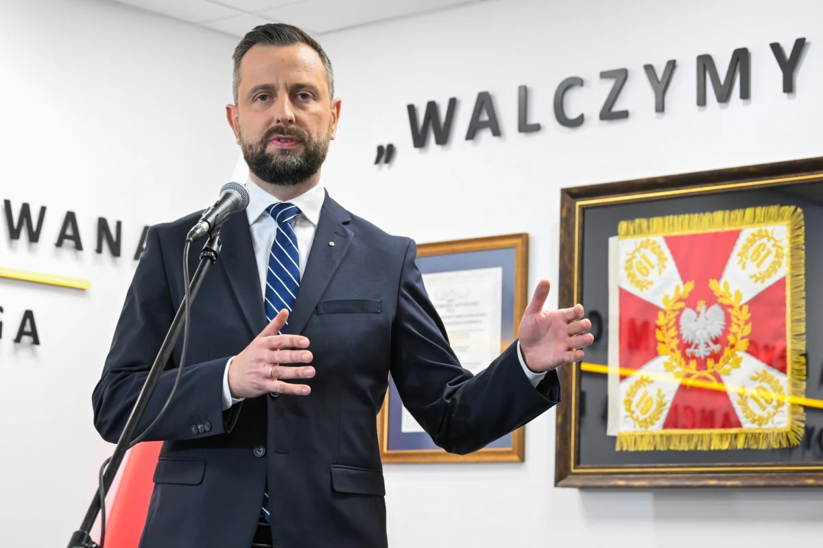 "Około 850 milionów złotych, najwięcej ze wszystkich lat do tej pory, w tym roku przeznaczymy na Wojskowe Zgrupowanie Zadaniowe Podlasie na rzecz ochrony granicy" - zadeklarował Władysław Kosiniak-Kamysz. Szef MON w Lublinie spotkał się z żołnierzami i dowódcami 19. Lubelskiej Brygady Zmechanizowanej.